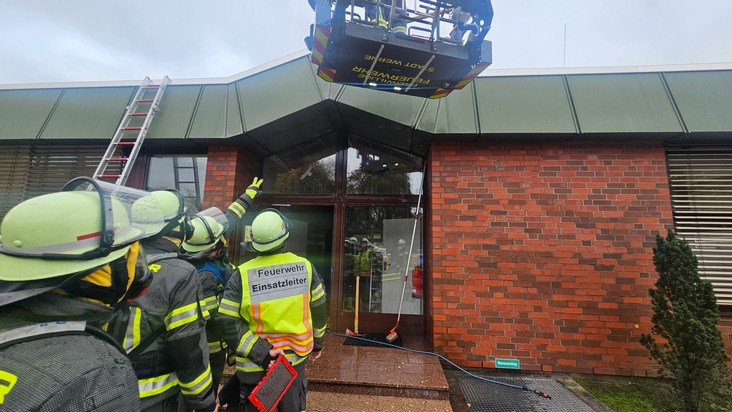 FW-WRN: Gemeldeter Dachstuhlbrand am Südring