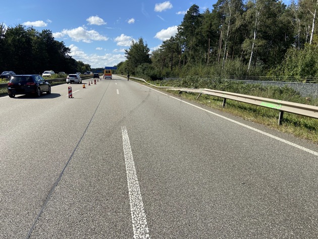 POL-PDKL: Fahrzeug überschlägt sich auf der BAB6 Richtung Saarbrücken in die Böschung