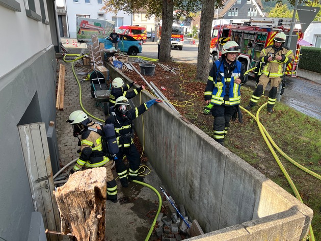 FW-PL: Entstehungsbrand Dach an der Herscheider Straße