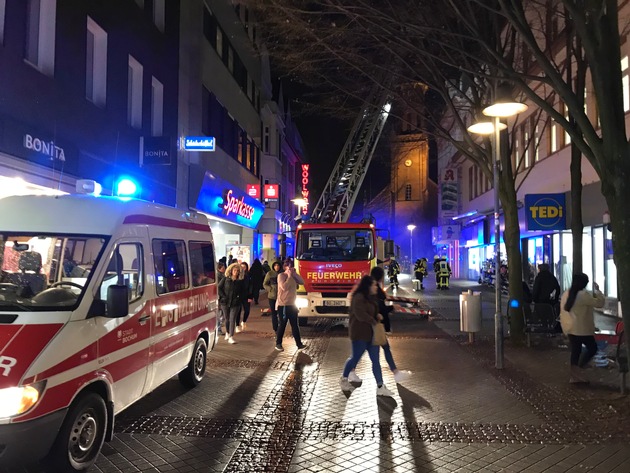 FW-BO: Brand in Wattenscheid: Ladengeschäft in Fußgängerzone evakuiert