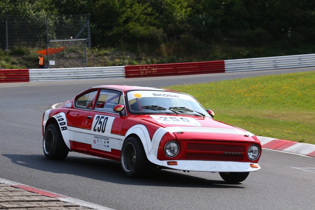 SKODA macht beim AvD-Oldtimer-Grand-Prix 115 Jahre Motorsportgeschichte lebendig (FOTO)