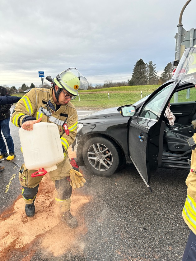 FW Weinheim: Wieder Verkehrsunfall auf der B38 Kreuzung Viernheimer Straße
