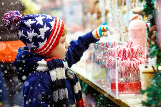 TNS Infratest-Umfrage im Auftrag der DVAG zum 6. Dezember: Was packen die Deutschen in die Nikolausstiefel? Nicht nur der eigene Nachwuchs darf sich freuen