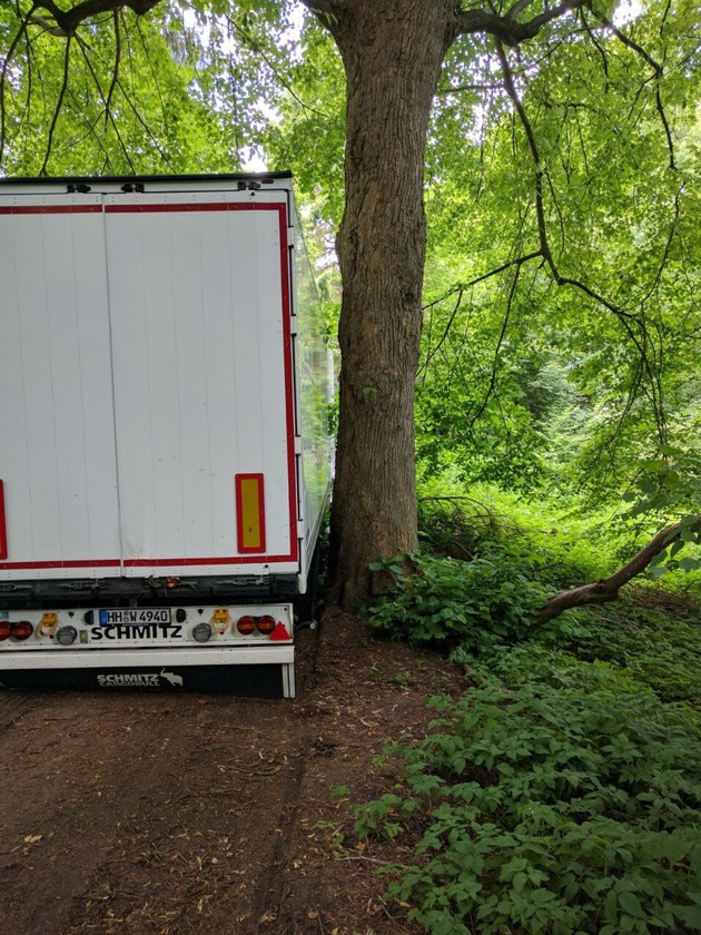 POL-FL: Flensburg - LKW-Fahrer von Navi falsch geleitet  - Lastzug fährt &quot;in die Botanik&quot;