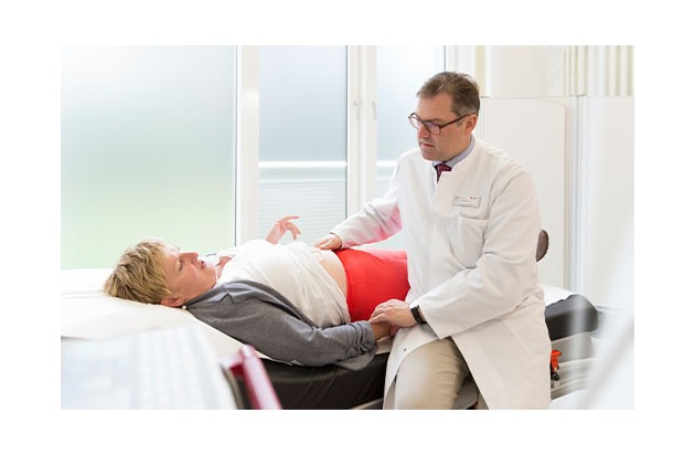 Darmkrebs ist heute oft heilbar: Neu zertifiziertes Rotkreuzklinikum informiert über Vorsorge und Behandlung