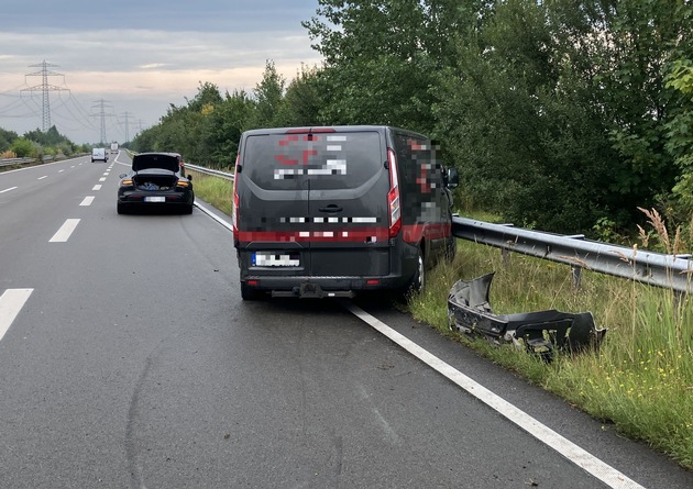 POL-STD: Vier leicht Verletzte und hoher Sachschaden bei Unfall auf der Autobahn 26
