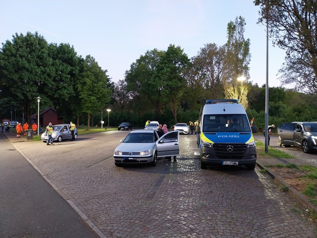 POL-SE: Tornesch / BAB 23 - Polizei führt in den Abendstunden Verkehrskontrolle durch und stellt Verstöße fest