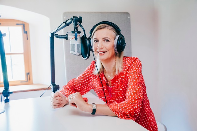 Neuer Podcast &quot;1 x täglich Glück&quot;: Was bedeutet Glück für uns? / Claudia Röttger im Gespräch mit Menschen, die von ihrem persönlichen &quot;Glücksrezept&quot; erzählen