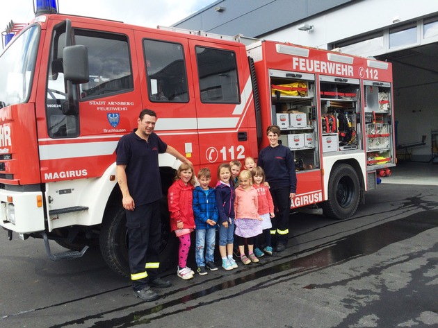 FW-AR: Bruchhausener Kindergärten zu Besuch bei der Feuerwehr