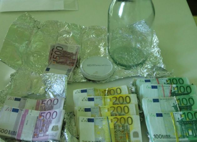 POL-CUX: Sechsstelligen Bargeldbetrag und Schusswaffe beschlagnahmt