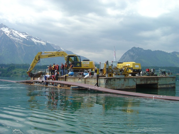 La tension monte entre Spiez et Oberhofen: Mise en service du nouveau câble sous-marin de FMB