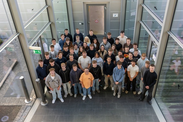 49 Auszubildende und Studierende starten bei OPTIMA in Schwäbisch Hall