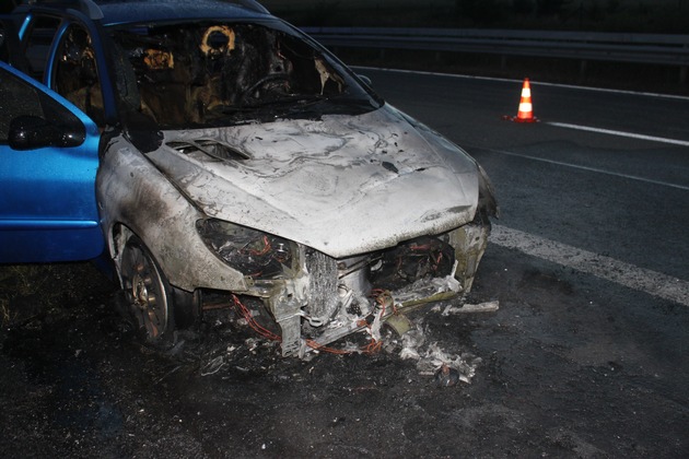 POL-PDKL: A63/Winnweiler, Pkw geht in Flammen auf