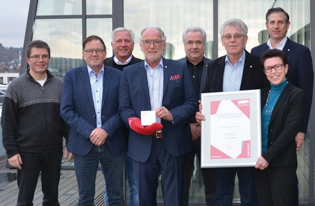 DER KREIS Einkaufsgesellschaft f. Küche & Wohnen: DER KREIS gewinnt Auszeichnung für seine kuechenspezialisten.de-Plattform / Verbundgruppe setzt sich erfolgreich gegen bekannte Marken durch