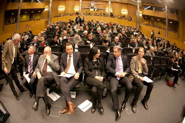 &quot;Der Boulevard lebt!&quot; Communication Summit 2011 von Zürcher Presseverein und Zürcher PR-Gesellschaft weckte Emotionen