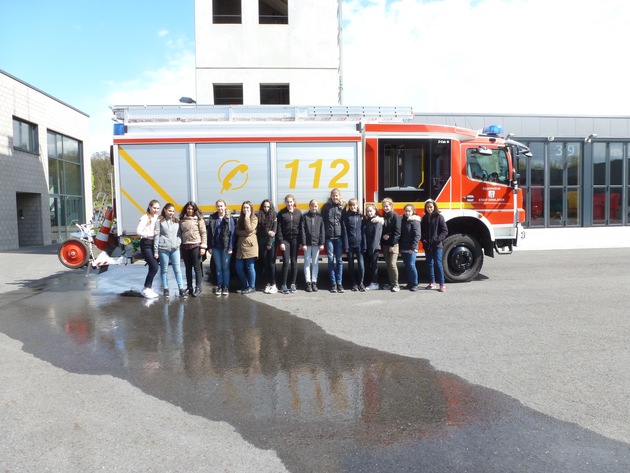 FW Dinslaken: Girls&#039;Day bei der Feuerwehr Dinslaken
Schülerinnen erlebten haut nah neue Perspektiven für ihre Berufswahl