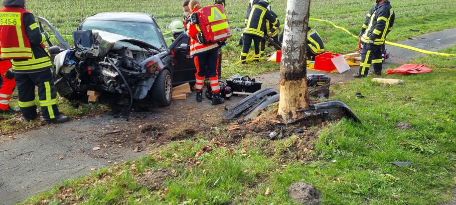 POL-STD: 27-jähriger Autofahrer bei Unfall in Hammah schwer verletzt