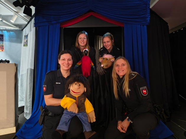 POL-LG: ++ mehr als 420 Uelzener Viertkl&auml;ssler reisen im Uelzener Theater mit der Pr&auml;ventionspuppenb&uuml;hne der Polizei durch den "Netzdschungel" ++ Pr&auml;ventionsst&uuml;ck f&uuml;r Grundschulen &uuml;ber die M&ouml;glichkeiten ...