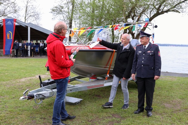 FW-RD: Feierliche Übergabe des Rettungsbootes in Bünsdorf &quot;Hein&quot; wurde es getauft