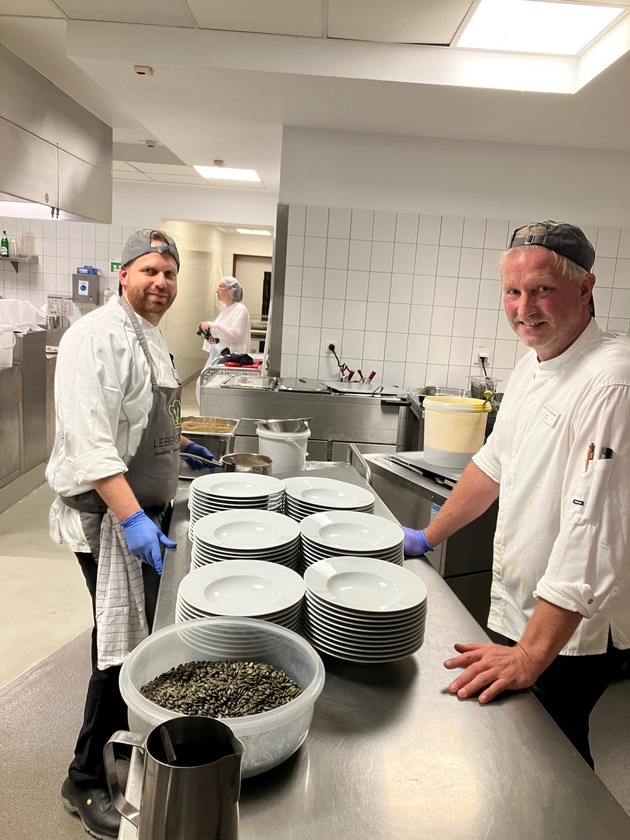 Fünf Gänge, neun Köche, 320 Gäste. Erstes Galadinner in der Dr. Becker Klinik Norddeich