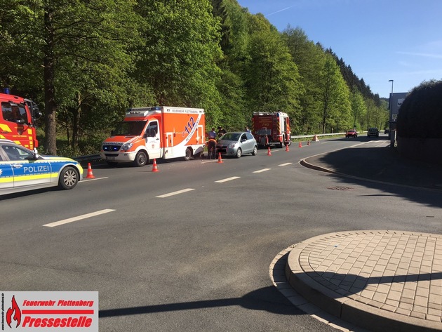 FW-PL: OT- Oesterau. PKW kollidiert mit stehendem Rettungswagen.