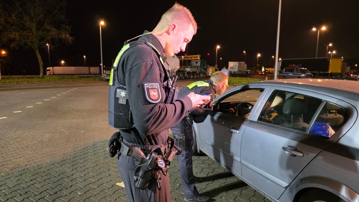 POL-EL: Grafschaft Bentheim - Großkontrolle der Polizei auf der BAB 30 - Zahlreiche Verstöße festgestellt (Fotos)