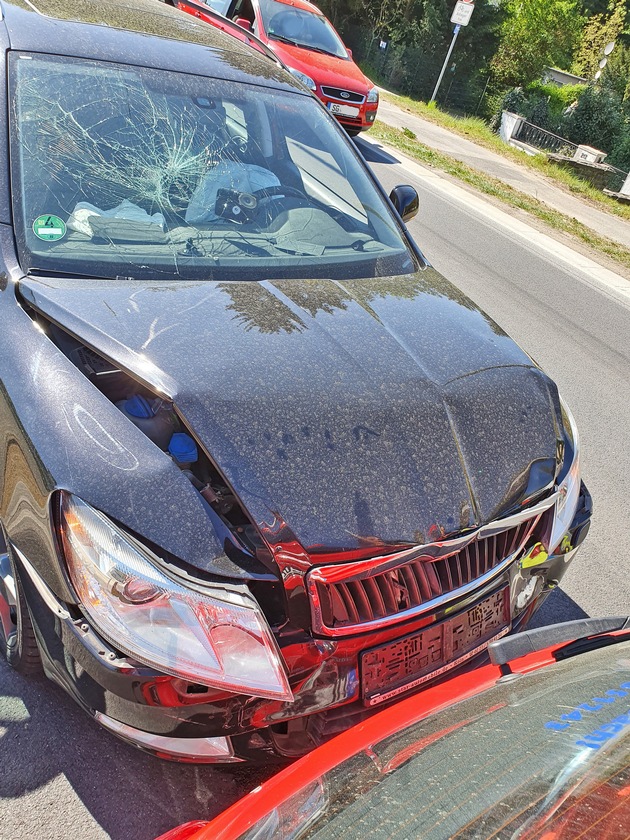 POL-ME: Über 2 Promille: Solinger bei Verkehrsunfall in Langenfeld schwer verletzt - Führerschein sichergestellt - Langenfeld - 2004142