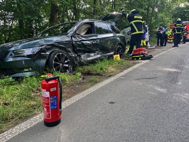 FW-EN: Verkehrsunfall mit zwei verletzten Personen auf der Wittener Landstraße - Opel kollidiert seitlich mit Skoda.