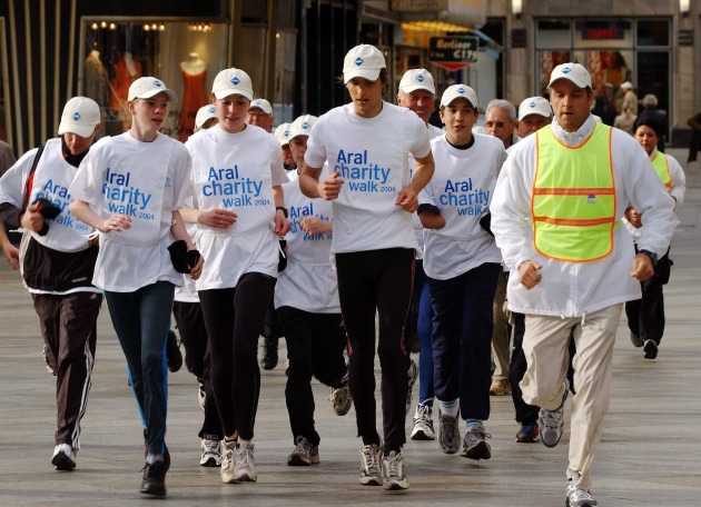 Aral Charity Walk 2004: 30 Tage für den Behindertensport durch Deutschland / Am 19. April in Köln gestartet - Aral Spendenlauf geht in die zweite Runde