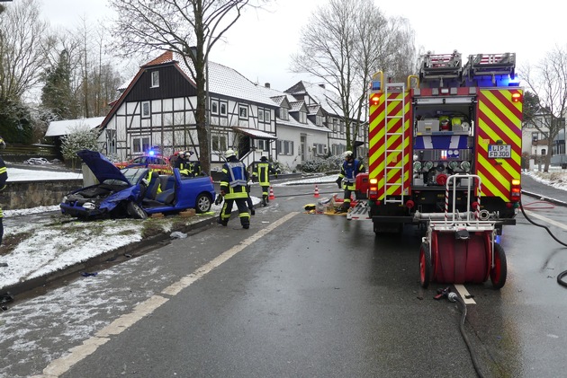 FW-DT: Verkehrsunfall mit zwei verletzten Personen