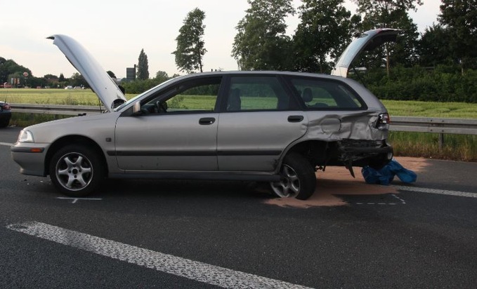 POL-BI: Zwei Unfälle innerhalb weniger Minuten auf zwei Autobahnen