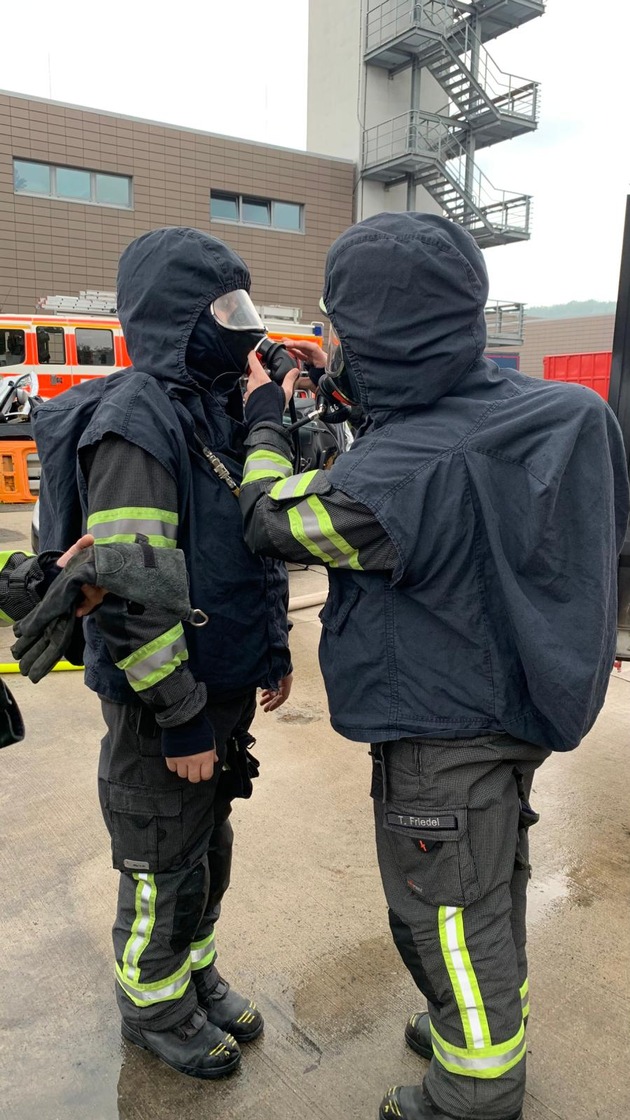 FW-EN: Wetter - Heißausbildung bei der Berufsfeuerwehr Hagen