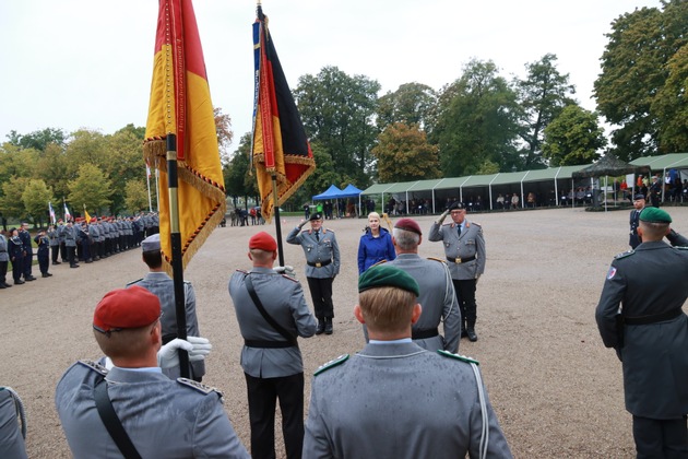 Landeskommando Mecklenburg-Vorpommern bekommt neue Führung / General Uwe Nerger wird verabschiedet und mit Ulrich Reineke übernimmt erstmalig ein Admiral die Führung eines Landeskommandos