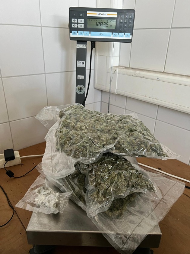 HZA-DA: Zollkontrolle im Zug: Über 1 kg Marihuana beschlagnahmt