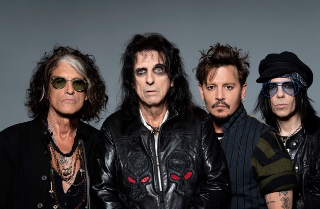 KonTent Champion: Johnny Depp, Alice Cooper, Joe Perry (Aerosmith) auf einer Bühne: Superstar-Rockband Hollywood Vampires mit Rock-Klassikern und eigenen Songs auf Deutschland-Tournee