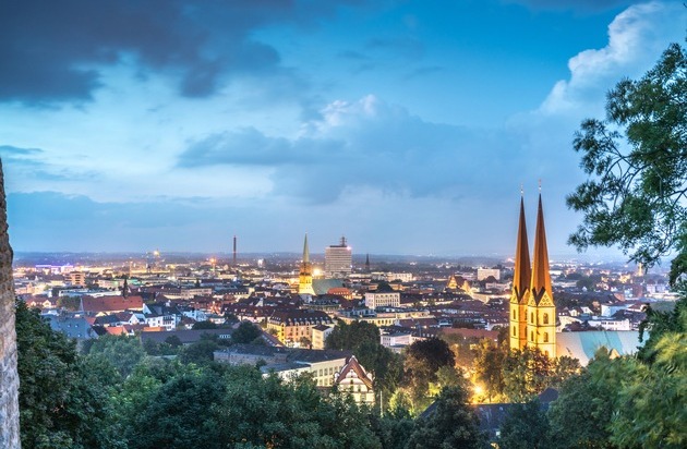 Bielefeld Marketing GmbH: Aufsteiger-Stadt lädt zur Reise "Bielefeld für Anfänger" / Zum Arminia-Aufstieg gibt's in Bielefeld was zu holen / Kommende Saison dann (hoffentlich) nicht mehr