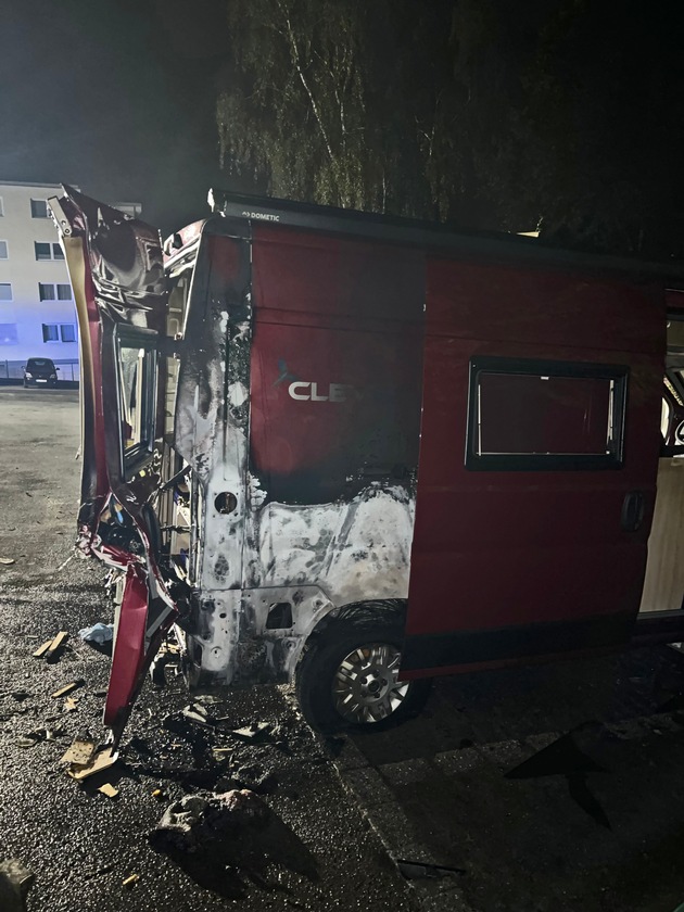 POL-ME: Wohnmobil wurde in Brand gesetzt - Velbert - 2209127