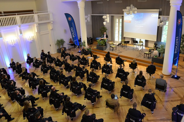 POL-AK NI: Bachelorabschluss an der Polizeiakademie Niedersachsen / Über 700 Absolventinnen und Absolventen verabschiedet