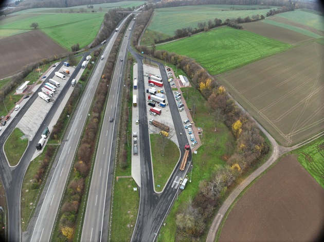POL-OF: Verkehrsspezialisten nahmen erneut gewerblichen Güter- und Personenverkehr ins Visier - Autobahn 45 / Parkplatz Pfingstweide