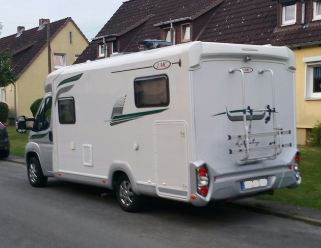 POL-SE: Norderstedt - Komplettentwendung von zwei Wohnmobilen, Zeugen gesucht