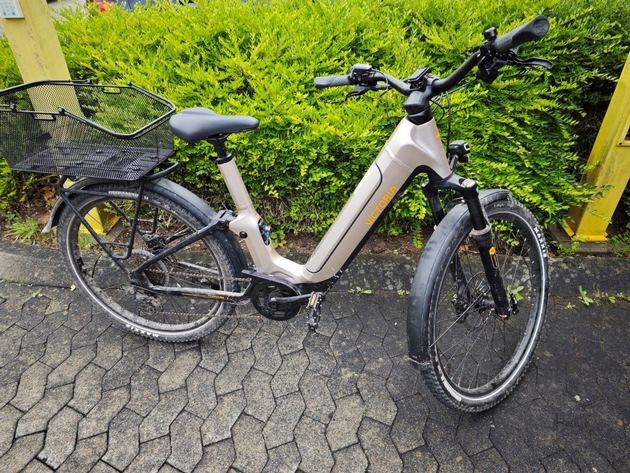 POL-GÖ: (171/2025) Göttingen: Aufmerksamer Anwohner stört mutmaßliche Fahrraddiebe auf den Zietenterrassen, hochwertiges E-Bike von Tatverdächtigem zurückgelassen, Eigentümer/in gesucht!
