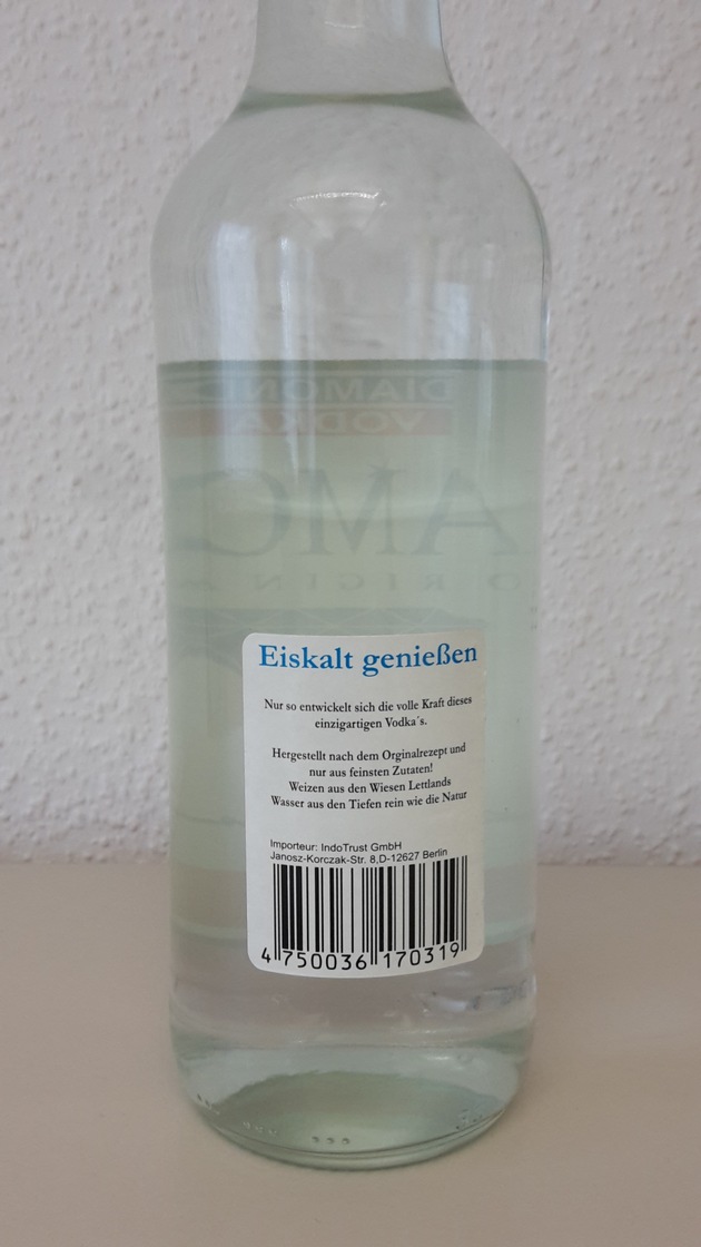 ZOLL-E: Beschlagnahme von über 1.000 Flaschen nicht verkehrsfähigem, gesundheits-gefährdendem Wodka durch die Zollfahndung Essen

- Das Ministerium für Verbraucherschutz NRW warnt nachdrücklich vor dem Konsum