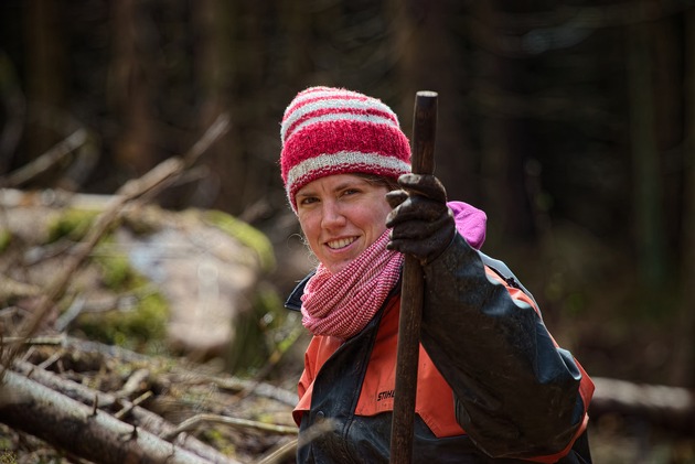 PRESSEMITTEILUNG: Bergwaldprojekt e.V. pflanzt mit hunderten Freiwilligen über 37.000 Bäume zur Förderung einer naturnahen Waldentwicklung im April in Braunlage / Harz