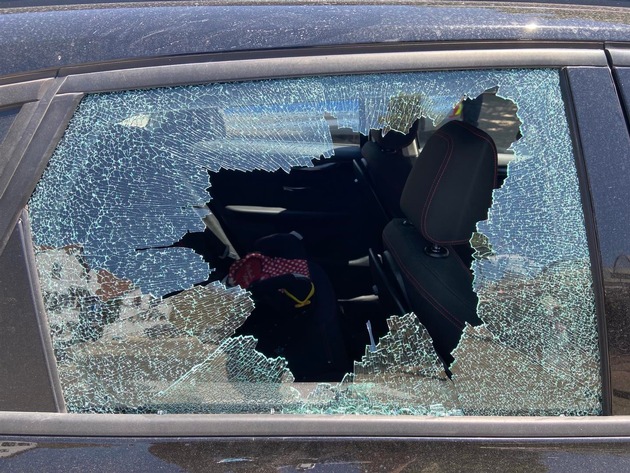 POL-PDLU: Fensterscheibe von BMW eingeschlagen