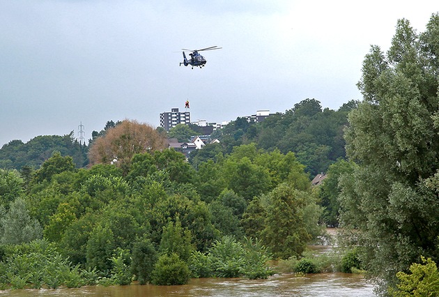 FW-E: Tief &quot;Bernd&quot; und das Ruhrhochwasser beschäftigen die Essener Feuerwehr auch weiterhin