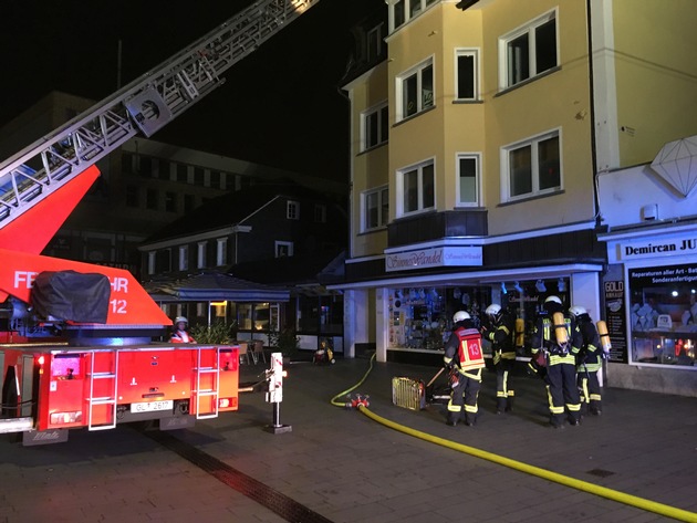 FW-GL: Brand eines Gasofens in Mehrfamilienhaus in der Hauptstraße in Bergisch Gladbach