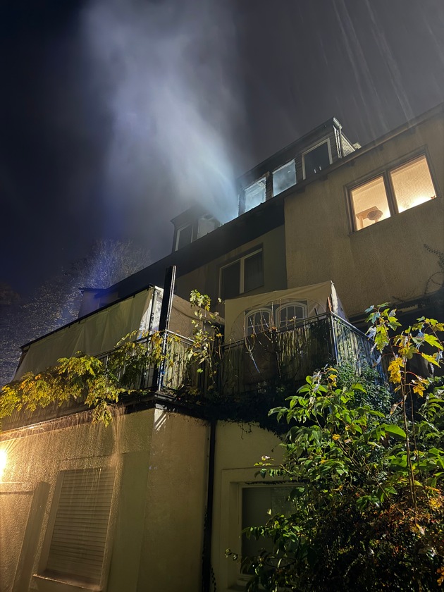 FW-DT: Feuer 3 Zimmerbrand im Mehrfamilienhaus