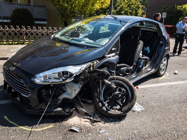 FW-RE: Verkehrsunfall mit technischer Rettung