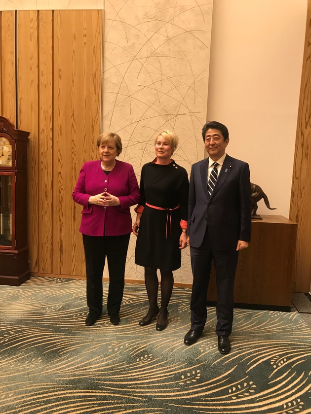 Japanreise der Bundeskanzlerin mit deutscher Wirtschaftsdelegation /
Unternehmerin Julia Schnitzler vertritt deutschen Mittelstand beim Deutsch-Japanischen Dialogforum in Tokio