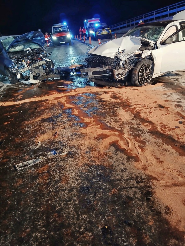 FW Allensbach: H2 Verkehrsunfall Person eingeklemmt